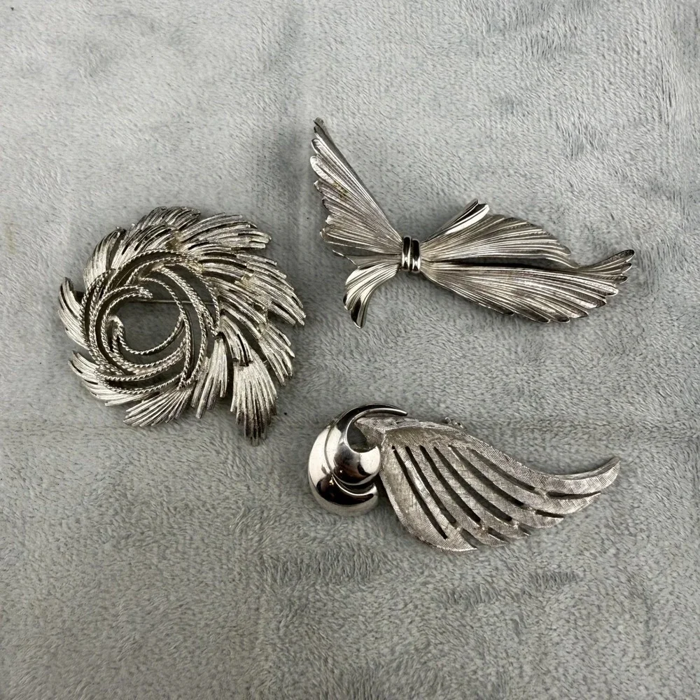 Vintage Lisner Deltah Brooch Lot Silver Tone‎ Textured Floral Wing 3pc